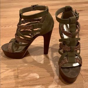 Bakers size 8 “sheena” sandal/heel!